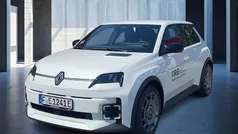 Weiß Neu 2025 Renault R5 Evolution Kleinwagen | 25.500 € (Fairer Preis)