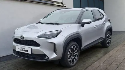 Neu Toyota Yaris Cross 131 PS (96 kW) 2025 Silber SUV