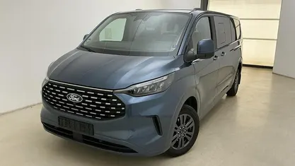 Gebraucht Ford Tourneo Custom Titanium 136 PS (100 kW) 2024 Chromablau metallic Van