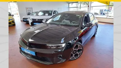 Gebraucht Opel Astra Ultimate 131 PS (96 kW) 2024 Lackierung schwarz perla nera/ Limousine
