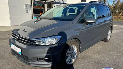 Delfingrau metallic Gebraucht 2024 VW Touran Comfortline Van / Kleinbus | 31.000 € (Fairer Preis)