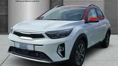 (aud) schneeweiss/orange Gebraucht 2022 Kia Stonic Spirit SUV | 17.985 € (Fairer Preis)