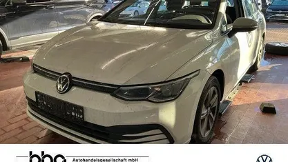 Weiß Gebraucht 2022 VW Golf Life Kombi | 20.930 € (Fairer Preis)