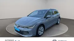 Mondsteingrau uni Gebraucht 2024 VW Golf VIII Life Limousine | 24.240 € (Guter Preis)