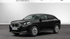 Saphirschwarz metallic Gebraucht 2024 BMW iX2 Shadowline SUV | 40.990 € (Guter Preis)