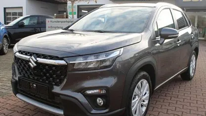 Titan dark grey metallic Gebraucht 2025 Suzuki SX4 Comfort SUV | 24.470 € (Guter Preis)