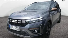 Dolomitgrau (grau) Gebraucht 2024 Dacia Jogger Extreme Van / Kleinbus | 21.500 € (Fairer Preis)