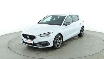 Używany Seat Leon FR 150 KM (110 kW) 2021 Biały Sedan/Limuzyna
