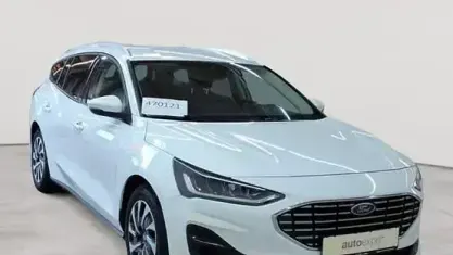 Gebraucht Ford Focus Titanium 120 PS (88 kW) 2025 Frozen white Kombi