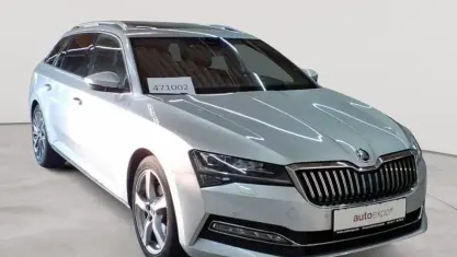 Gebraucht Skoda Superb LAURIN & KLEMENT 150 PS (110 kW) 2022 Brillantsilber metallic Kombi
