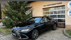 Graphiteschwarz Gebraucht 2024 Lexus ES300H Business Edition Limousine | 42.440 € (Fairer Preis)