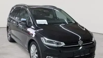 Gebraucht VW Touran Highline 150 PS (110 kW) 2024 Deep black perleffekt Van / Kleinbus