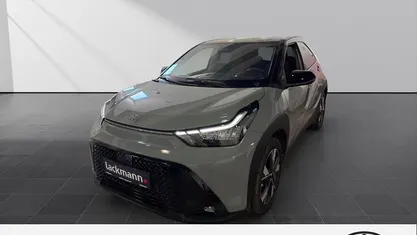 Neu Toyota Aygo X 116 PS (85 kW) 2026 6x3)/ black mica (209) (gruen SUV