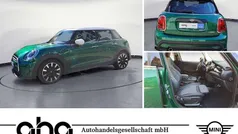 Grün Gebraucht 2022 Mini Cooper Classic Kleinwagen | 23.860 € (Fairer Preis)