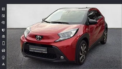 Chili red perleffekt/ night sky black Gebraucht 2024 Toyota Aygo X Pulse SUV | 16.690 € (Fairer Preis)