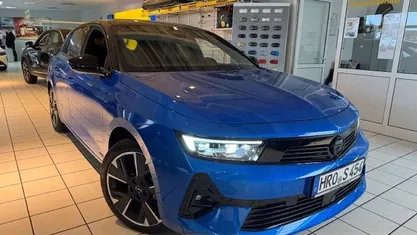 Gebraucht Opel Astra 114 kW (156 PS) 2024 Blau/typ aussenverkleidung met Limousine