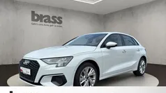 Gletscherweiß metallic Gebraucht 2024 Audi A3 Sportback Ambiente Kombi | 33.700 € (Fairer Preis)