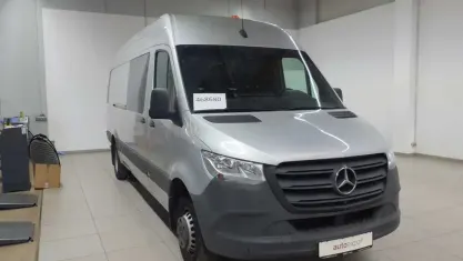 Używany Mercedes Sprinter 163 KM (119 kW) 2021 Srebrny Van