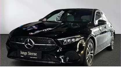Lack kosmosschwarz Gebraucht 2024 Mercedes A180 Progressive Limousine | 30.790 € (Fairer Preis)