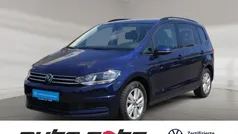 Blau Gebraucht 2024 VW Touran Comfortline Van / Kleinbus | 39.990 € (Teuer)