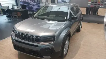 Ny Jeep Avenger Altitude 101 HK (74 kW) 2025 Grå SUV