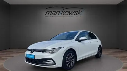 Weiss Gebraucht 2022 VW Golf VIII Active Limousine | 21.312 € (Guter Preis)