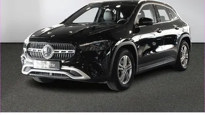 Gebraucht Mercedes GLA200 163 PS (119 kW) 2024 Unilack nachtschwarz SUV