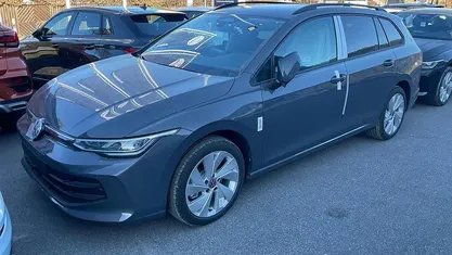 Gebraucht VW Golf VIII Life 150 PS (110 kW) 2025 Kombi