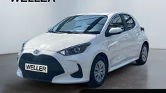 Weiss Gebraucht 2023 Toyota Yaris Comfort Kleinwagen | 15.690 € (Fairer Preis)