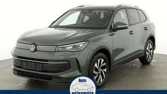 Blau Neu 2025 VW Tiguan Life SUV | 39.995 € (Superpreis)