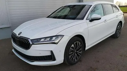 Gebraucht 2025 Skoda Superb Selection Kombi | 44.490 € (Superpreis)