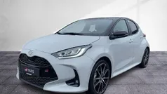 Grau Neu 2024 Toyota Yaris Hybrid Sport Limousine | 32.790 € (Fairer Preis)