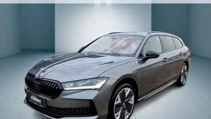 Neu Skoda Superb SportLine 204 PS (150 kW) 2025 Graphitegrau metallic Kombi