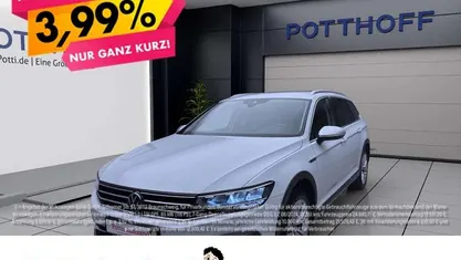 Gletscherweiß metallic Gebraucht 2023 VW Passat Alltrack Kombi | 25.443 € (Superpreis)