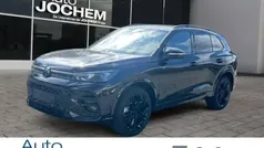 Deep black perleffekt (schwarz) Gebraucht 2025 VW Tiguan Pro SUV | 59.990 €