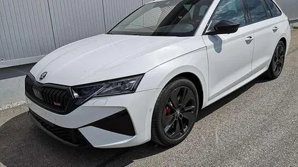 Moonwhite metallic Neu 2025 Skoda Octavia RS Kombi | 41.579 € (Fairer Preis)