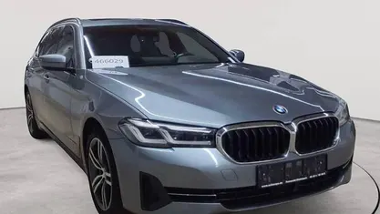 Gebraucht BMW 520 Sport Line 190 PS (139 kW) 2022 Bluestone metallic Kombi
