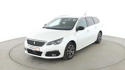 Weiß Gebraucht 2020 Peugeot 308 GT Kombi | 14.950 € (Fairer Preis)