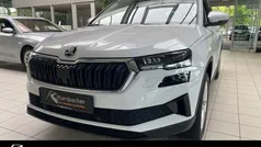 (moonweiss metallic) Gebraucht 2024 Skoda Karoq Selection SUV | 31.990 € (Fairer Preis)