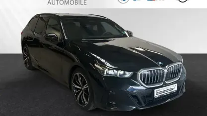 Gebraucht BMW 520 M Sport 197 PS (144 kW) 2025 Black sapphire metallic Kombi