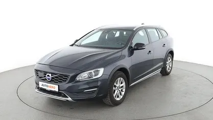 Gebraucht 2016 Volvo V60 CC Summum Kombi | 17.890 € (Fairer Preis)