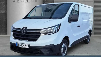 Weiß Gebraucht 2024 Renault Trafic Komfort Van / Kleinbus | 32.475 € (Fairer Preis)