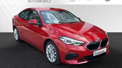 Melbourne rot metallic Gebraucht 2024 BMW 218 Sport Line Limousine | 32.777 € (Fairer Preis)