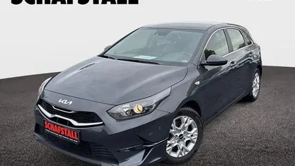 Gebraucht Kia Ceed Comfort 120 PS (88 kW) 2024 Grau ((h8g) pentametal met.) Kleinwagen