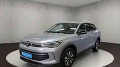 Oyster silver metallic Gebraucht 2024 VW Tiguan Life SUV | 41.900 € (Fairer Preis)
