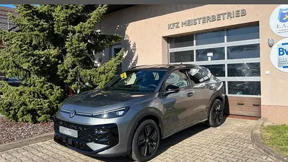 Novo VW T-Roc R-line 150 HP (110 kW) 2026 Cinzento SUV