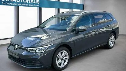Gebraucht VW Golf VIII Life 131 PS (96 kW) 2023 Grau Kombi