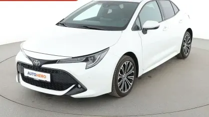 Gebraucht Toyota Corolla Team 116 PS (85 kW) 2021 Weiß Limousine