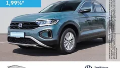 Blau Gebraucht 2024 VW T-Roc Life SUV | 27.389 € (Guter Preis)