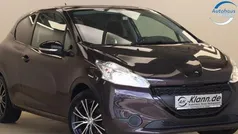 Schwarz Gebraucht 2013 Peugeot 208 Active Kleinwagen | 5.999 € (Etwas zu teuer)